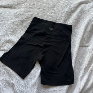 tna 7 in biker shorts